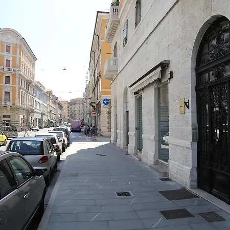 Porto Vecchio - Stazione Bed and breakfast Trieste